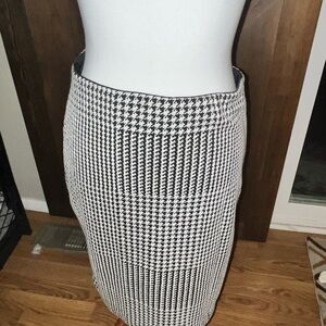 Premise Black and White Houndstooth Midi Skirt